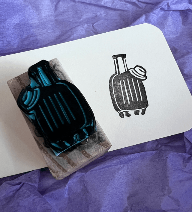 Tampon valise/départ en vacances - stamp-tober 2024 