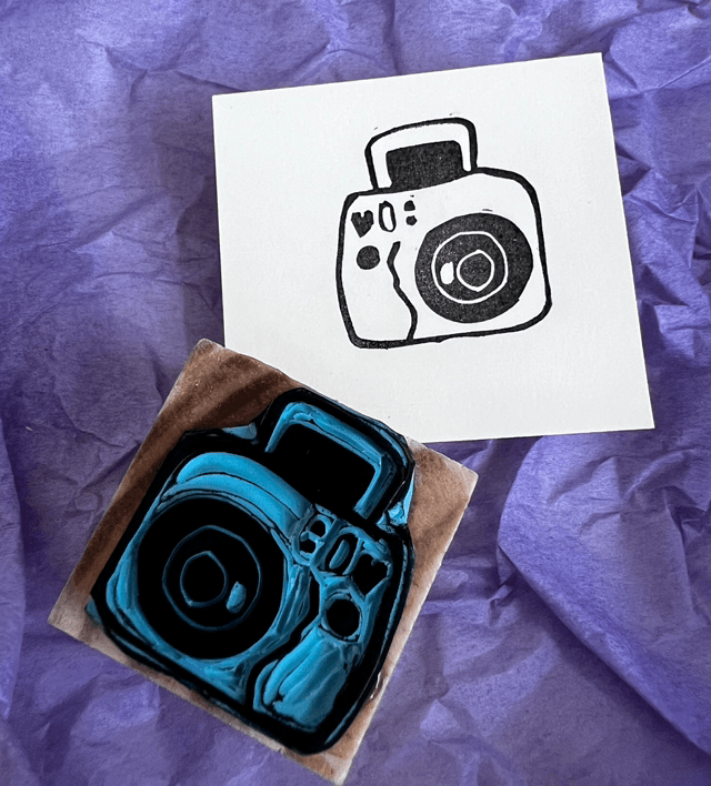 Tampon polaroid/appareil photo - stamp-tober 2024