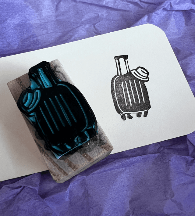 Tampon valise/départ en vacances - stamp-tober 2024 