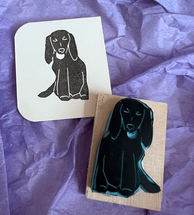 Tampon petit chien à la balle - stamp-tober 2024 