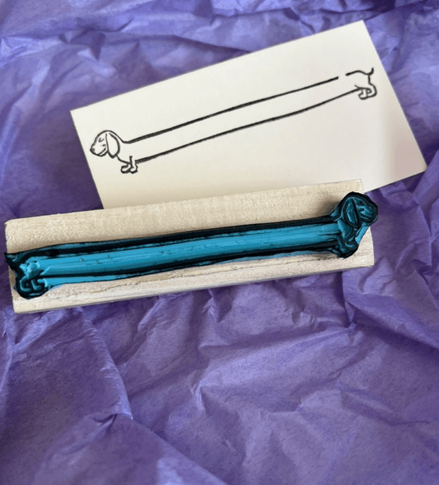 Tampon teckel (défaut) - stamp-tober 2024